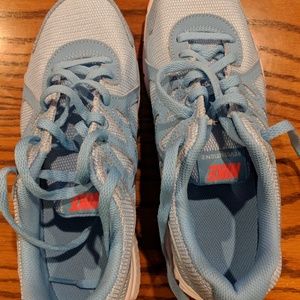 Girls Nike revolution